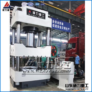 <b>500噸三梁四柱液壓機</b>