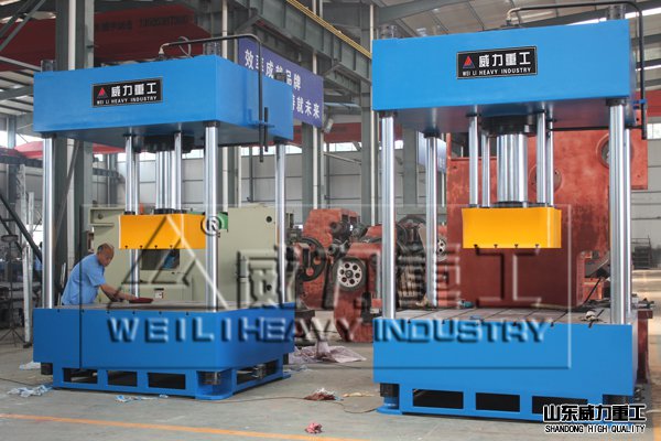 滕州兩梁四柱液壓機車間