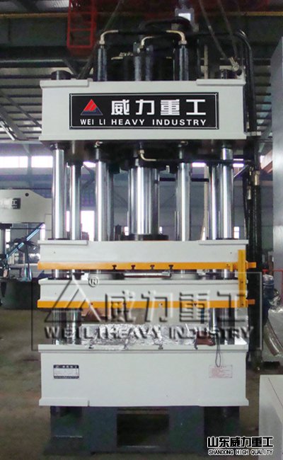 滕州四柱液壓機廠家車間