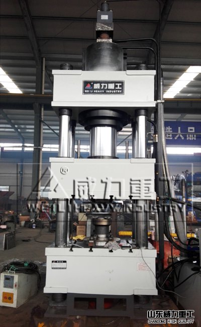 315噸四柱液壓機車間