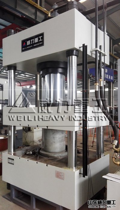 315噸四柱液壓機車間