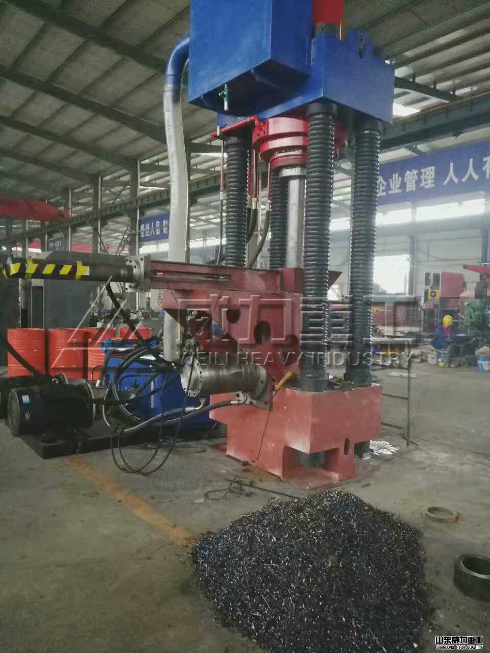 鐵粉壓塊機車間