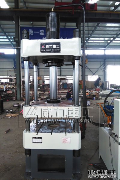 100噸液壓機(jī)車(chē)間