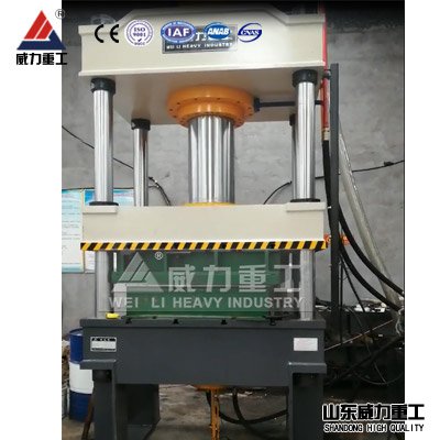 <b>水箱成型油壓機客戶投入生產</b>