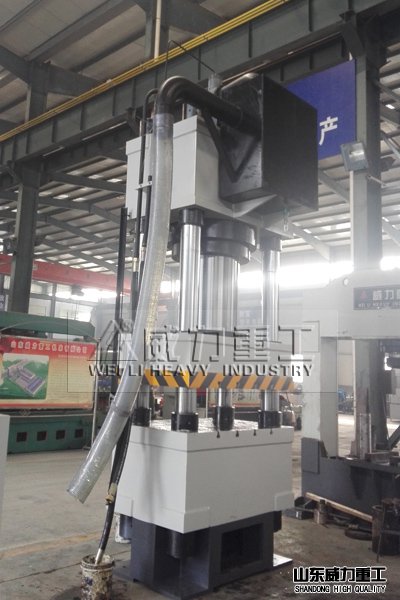 800噸液壓機車間