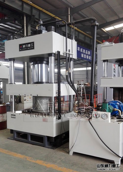 315噸液壓機車間