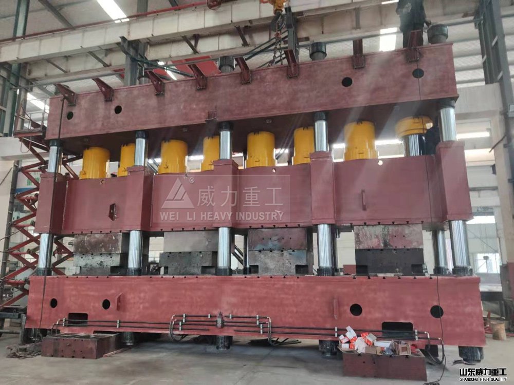 山東威力重工汽車縱梁液壓機