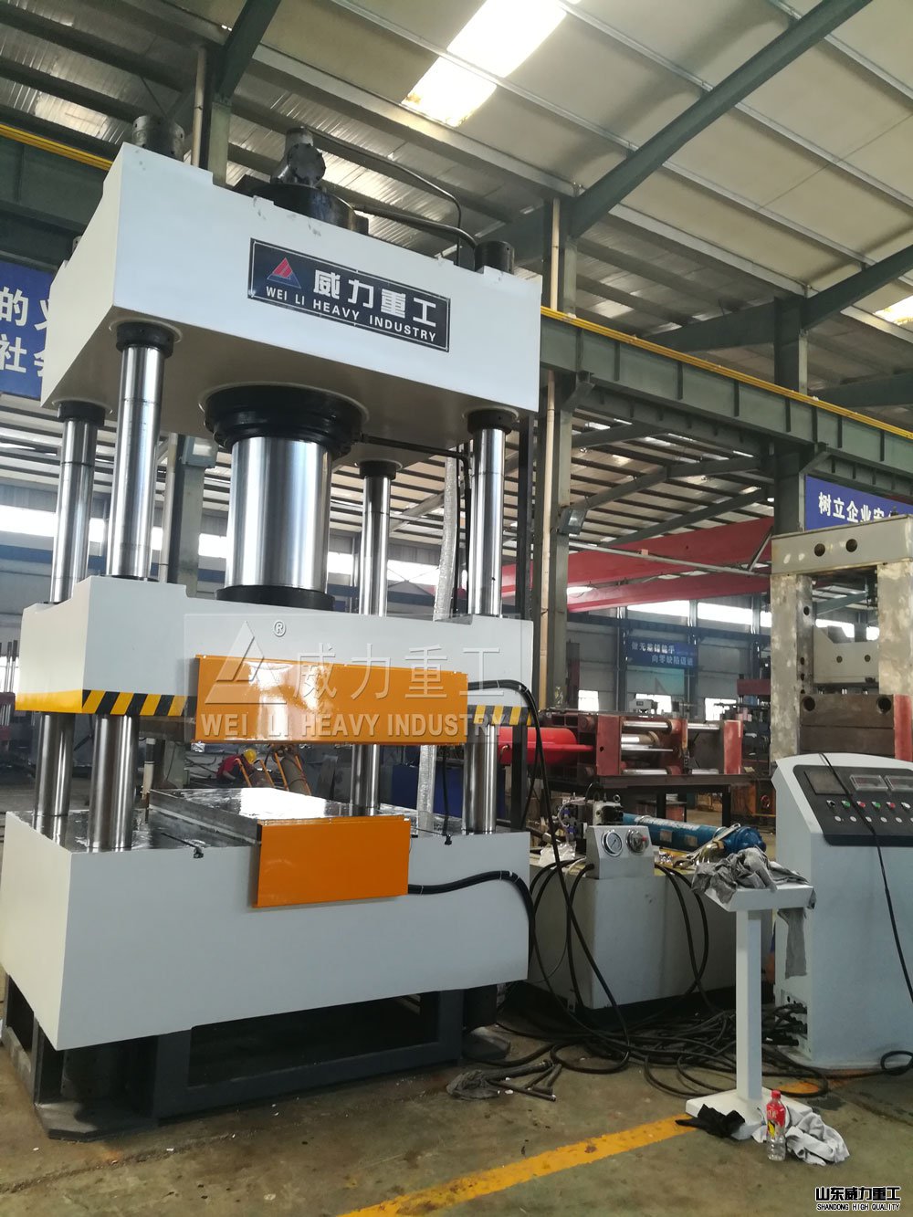 帶加熱板500噸液壓機(jī)結(jié)構(gòu)展示