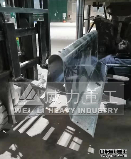 500噸液壓機(jī)客戶(hù)加工防撞護(hù)欄