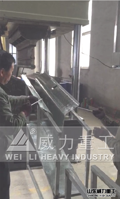 四柱液壓機(jī)壓制防撞護(hù)欄成型工藝