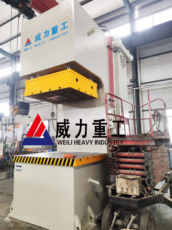 500噸單臂液壓校直機實拍