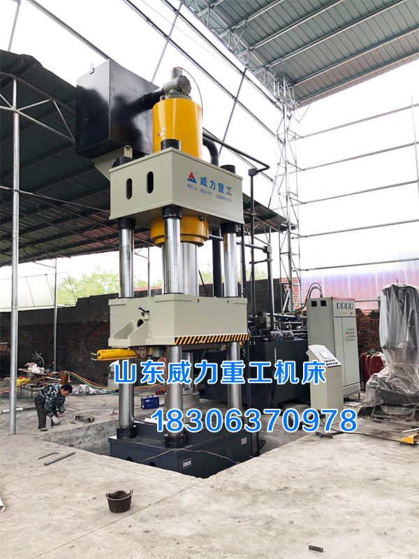 1000噸熱鍛成型液壓機(jī)