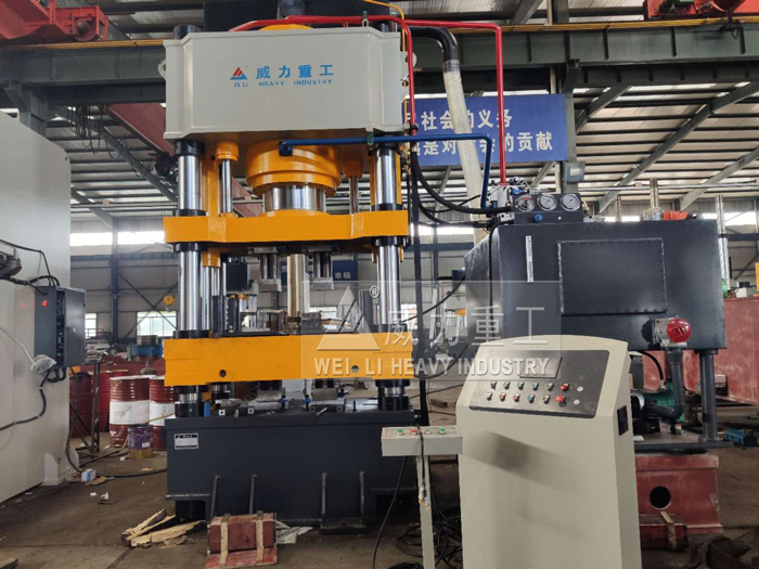 四梁四柱雙色魚餌液壓機