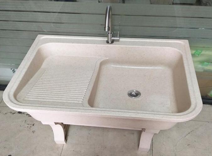 630噸液壓機(jī)壓制石英石水槽