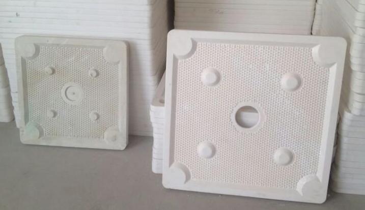 四柱液壓機(jī)壓制濾板成品