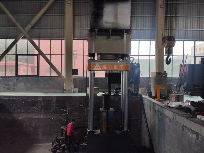 坩堝液壓機(jī)客戶使用車間