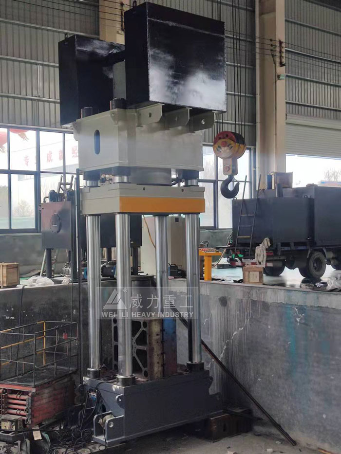 雙工位碳素坩堝專用液壓機(jī)