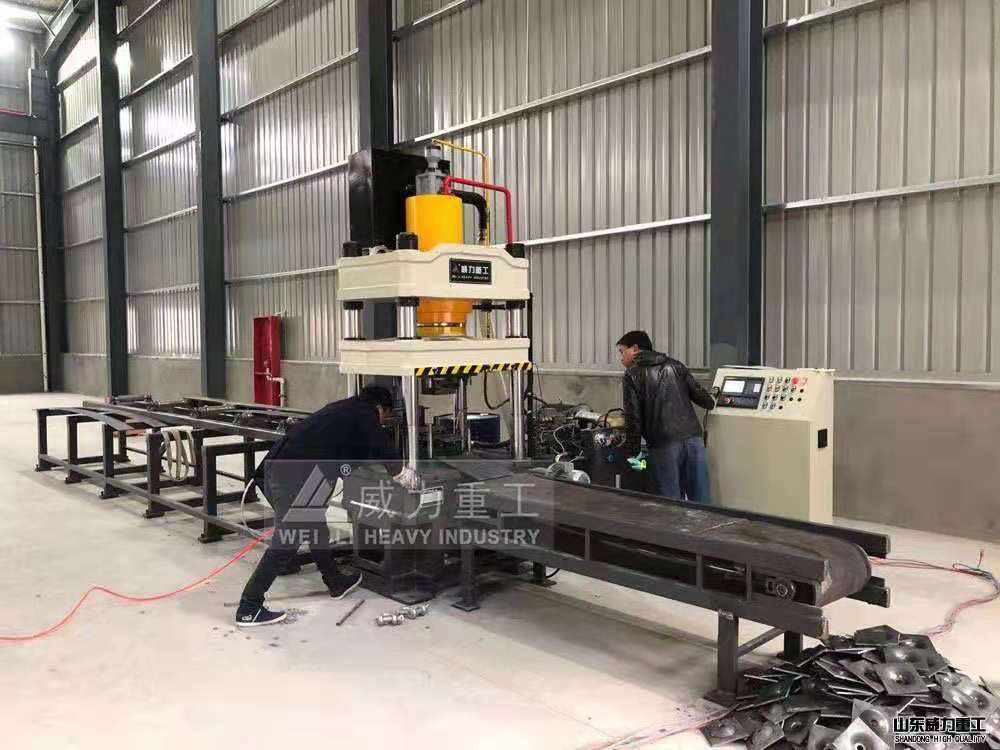 山東威力重工錨桿托盤沖壓液壓機(jī)