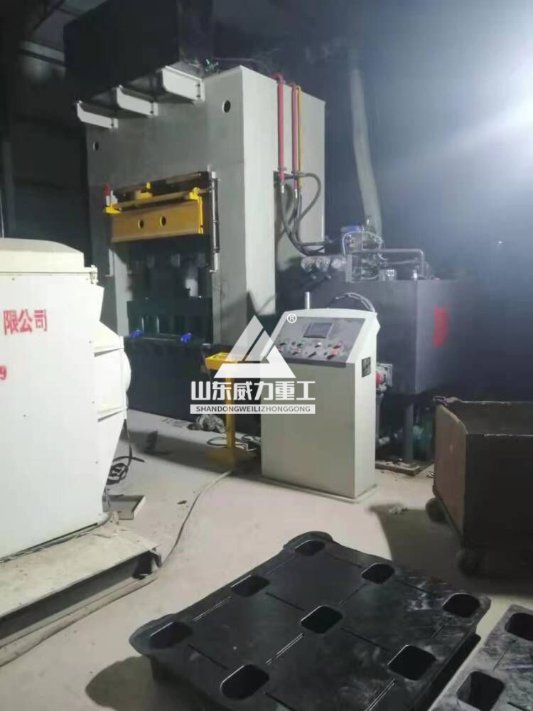 塑料托盤液壓機加工車間