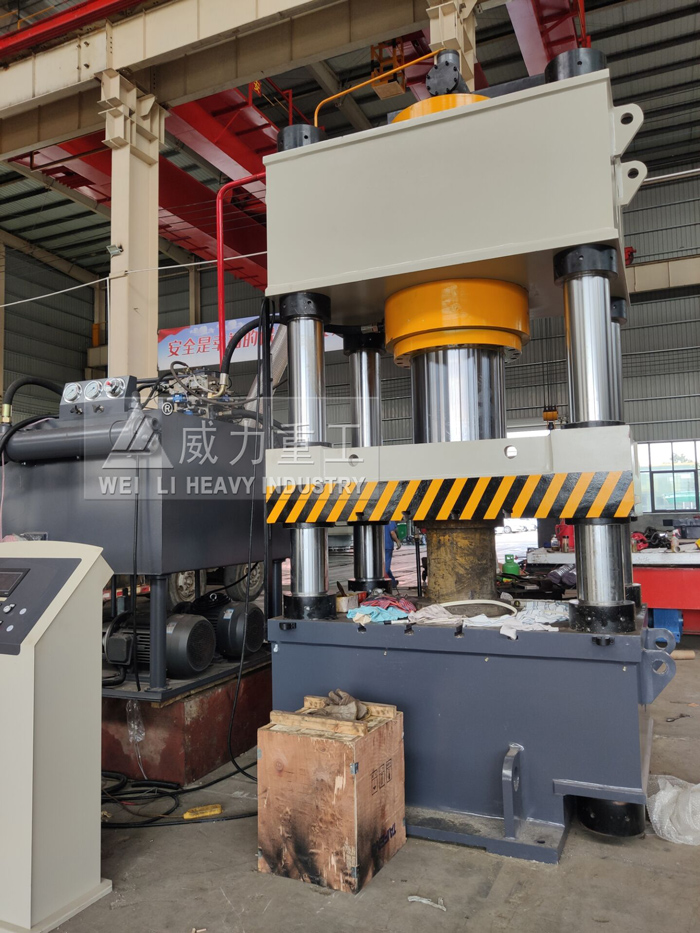 山東威力重工坩堝蓋液壓機(jī)