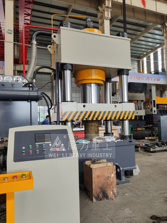 500噸熱壓坩堝蓋液壓機(jī)
