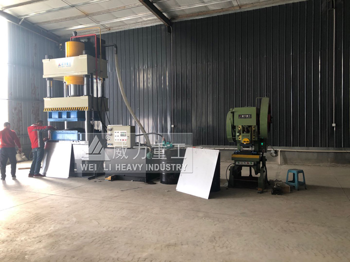 拉伸水箱液壓機