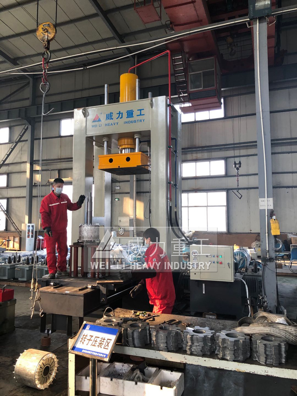 山東威力重工校直液壓機(jī)龍門式