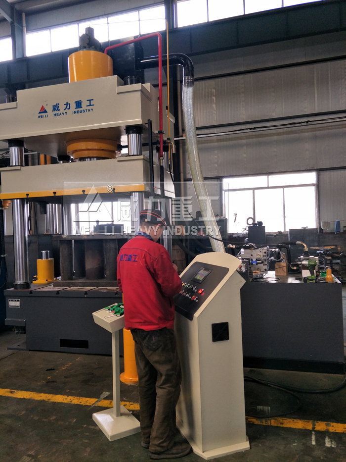 山東威力重工500噸四柱液壓機應用范圍廣