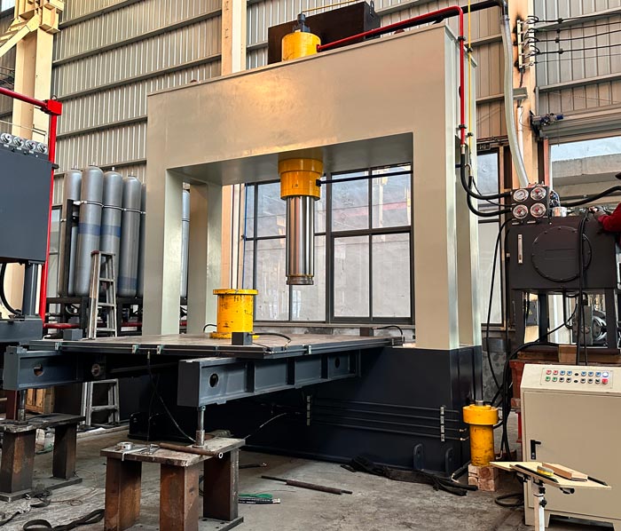 315噸龍門液壓機(jī)